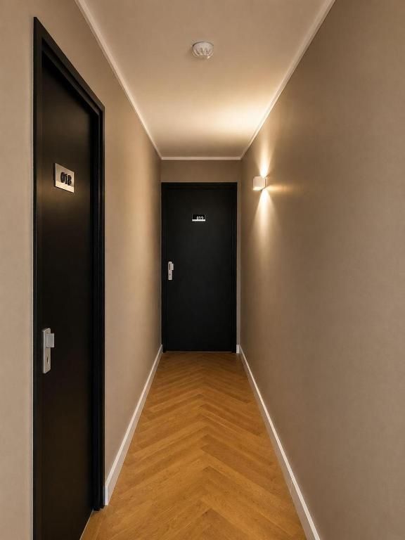 Couloir au parquet en chevrons
