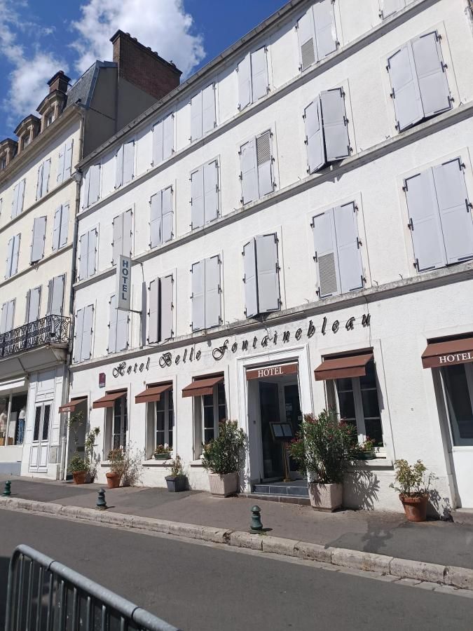 Façade de l’hôtel et ses volets