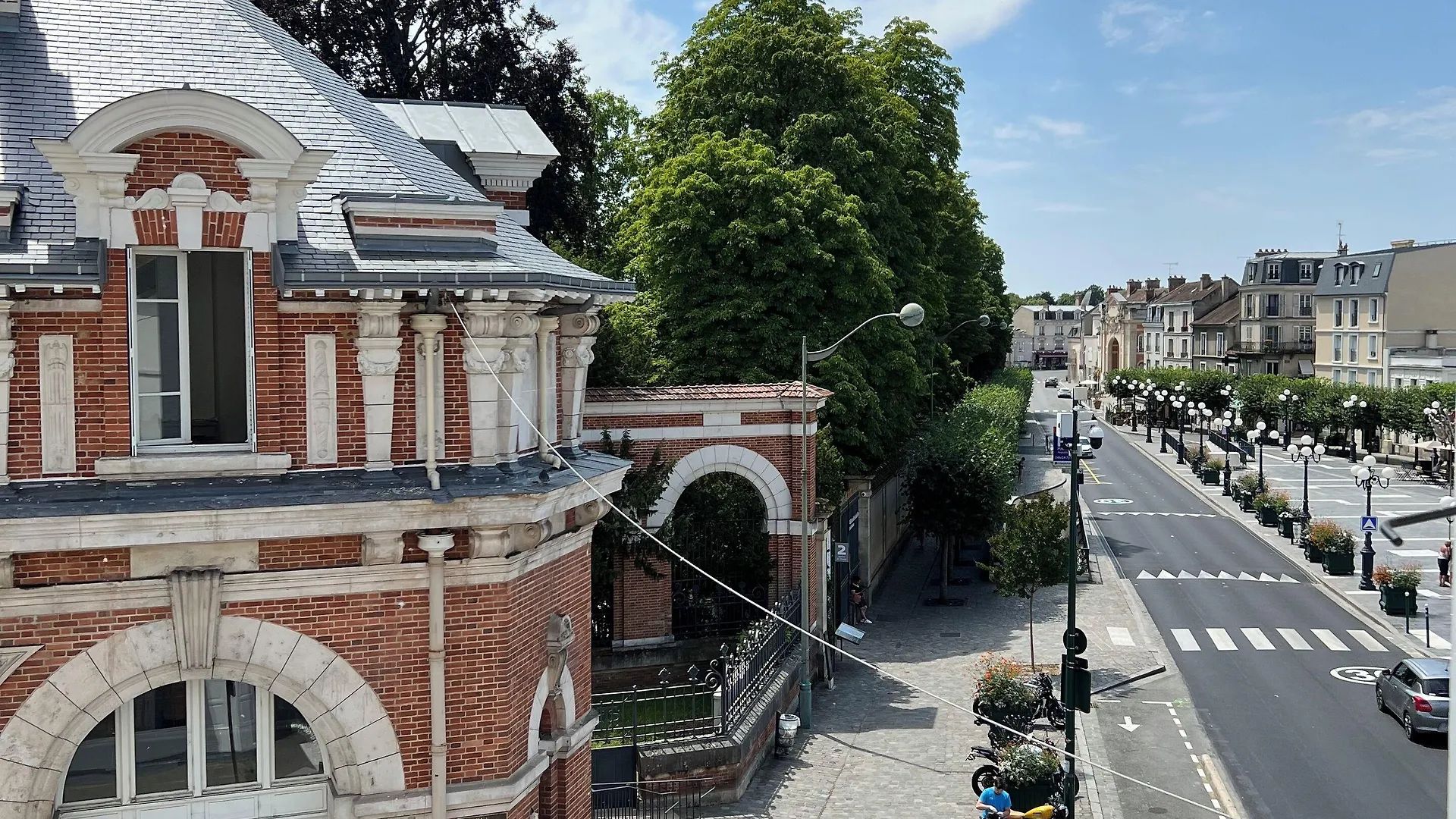 Vue depuis l’hôtel sur l’avenue